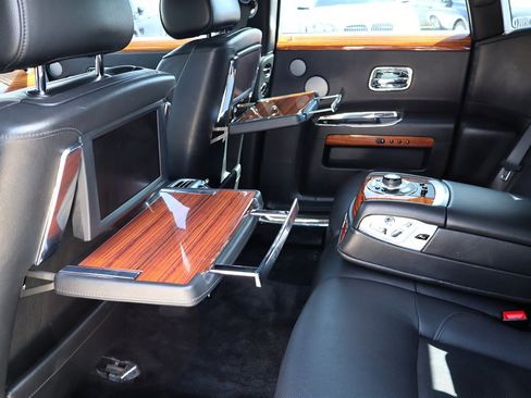 Used 2011 Rolls-Royce Ghost RWD image 36