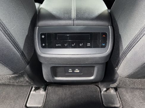Used 2024 Nissan Pathfinder SV FWD image 16