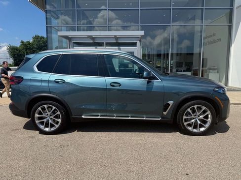 Used 2024 BMW X5 xDrive40i w/ Premium Package AWD/4WD image 2