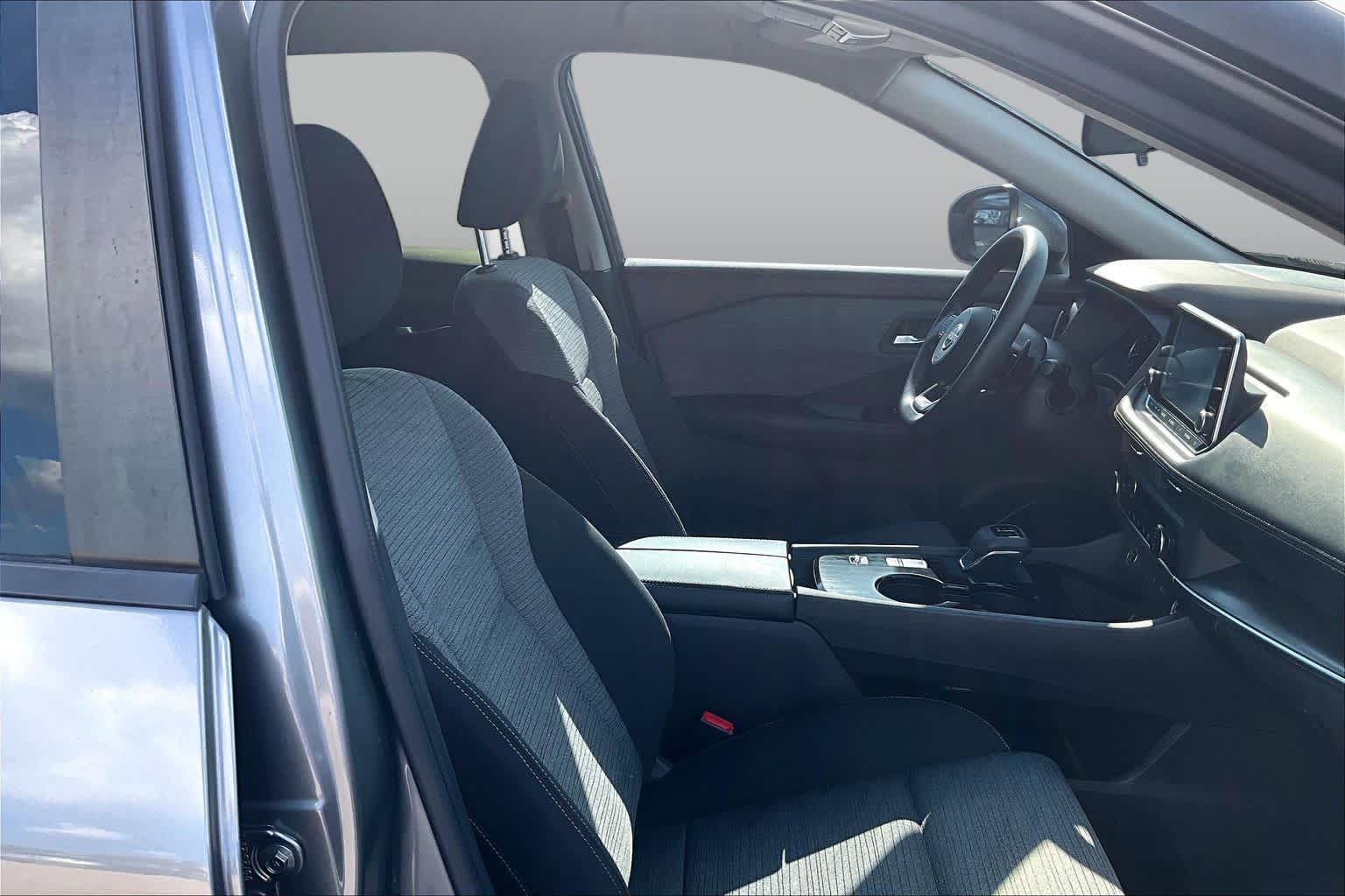 Used 2023 Nissan Rogue SV FWD image 9