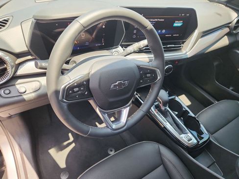 Used 2025 Chevrolet Trax ACTIV w/ Sunroof Package FWD image 10