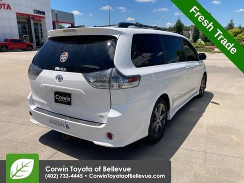 Used 2015 Toyota Sienna SE w/ SE Preferred Package FWD image 3