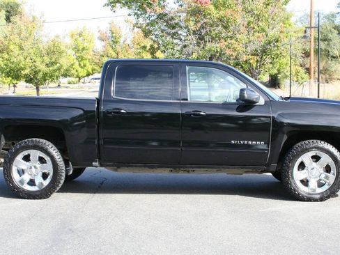 Used 2017 Chevrolet Silverado 1500 LT w/ LT Eassist Package AWD/4WD image 4