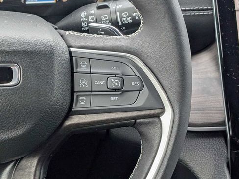 New 2025 Jeep Grand Cherokee L Limited w/ Black Appearance Package AWD/4WD image 15