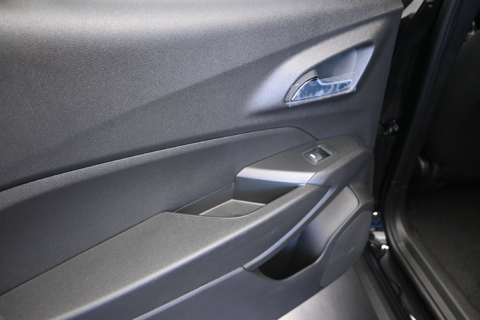 New 2026 Chevrolet Trax LS w/ LS Convenience Package FWD image 15