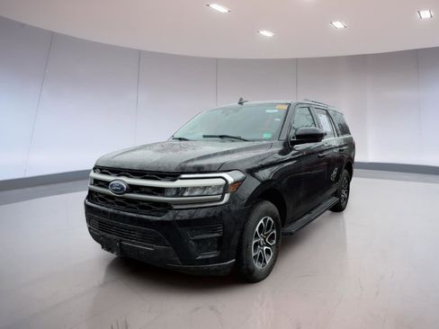 Used 2024 Ford Expedition XLT image 2
