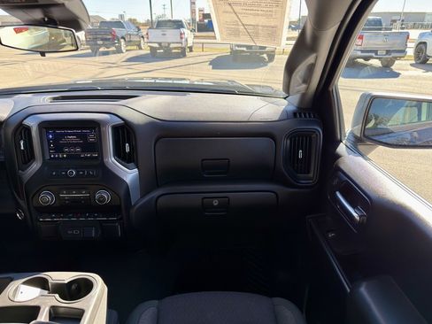 Used 2022 Chevrolet Silverado 1500 Custom image 16