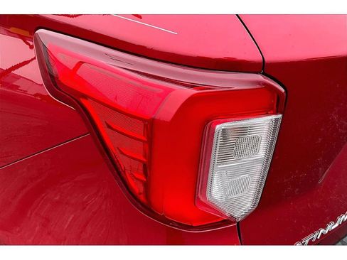 Used 2020 Ford Explorer Platinum w/ Premium Technology Package AWD/4WD image 31