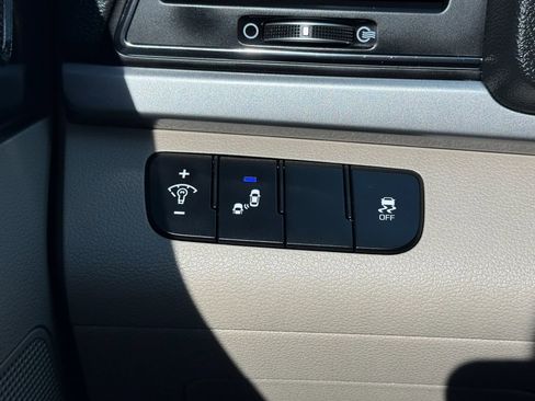 Used 2017 Hyundai Elantra Limited w/ Limited Tech Package 04 image 39