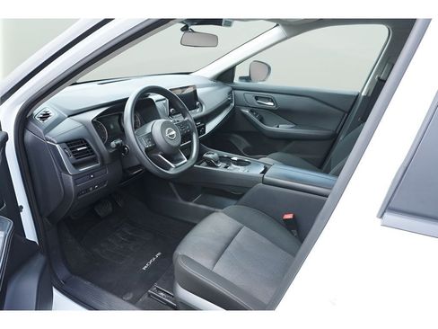 Used 2024 Nissan Rogue SV FWD image 8
