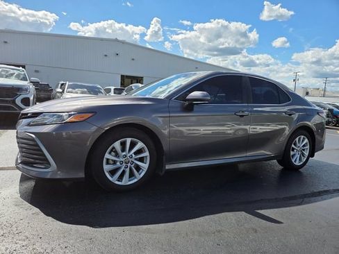 Used 2022 Toyota Camry LE w/ Convenience Package FWD image 1