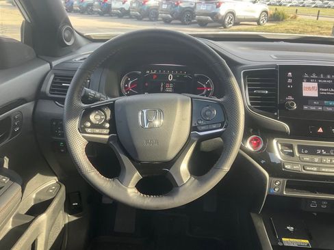 Used 2024 Honda Passport Black Edition image 18