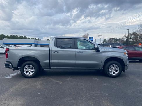 Used 2025 Chevrolet Silverado 1500 LT image 2