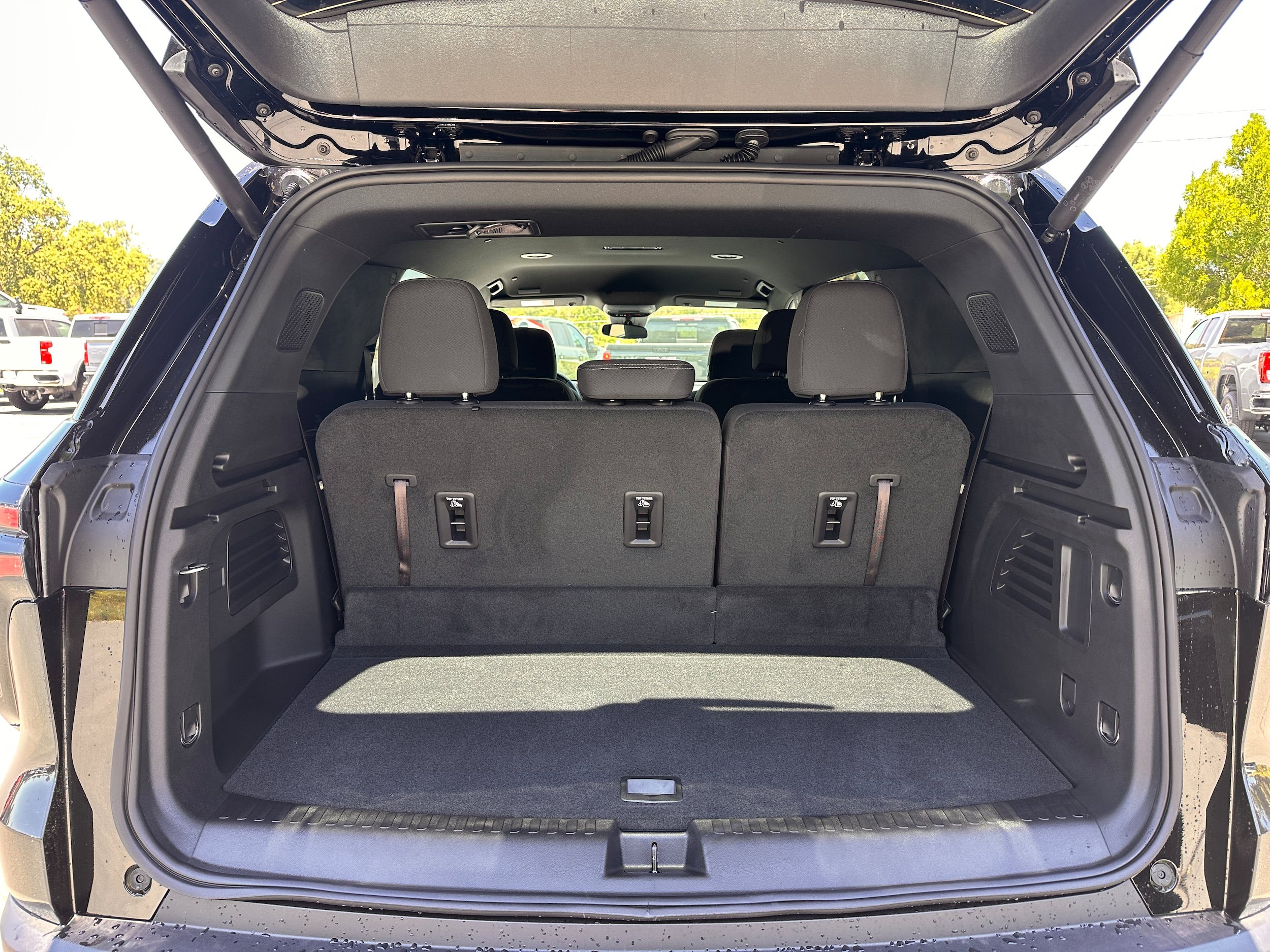 Used 2025 Chevrolet Traverse LT w/ Enhanced Driving Package AWD/4WD image 7