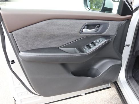 Used 2023 Nissan Rogue SV FWD image 15
