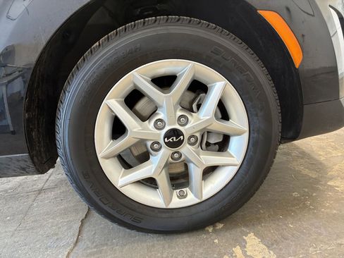 Used 2025 Kia Soul LX w/ LX Technology Package image 28