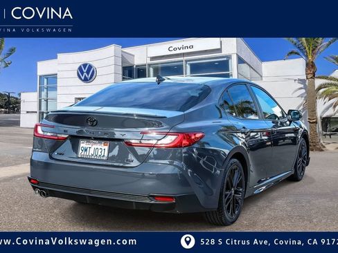 Used 2025 Toyota Camry SE image 7