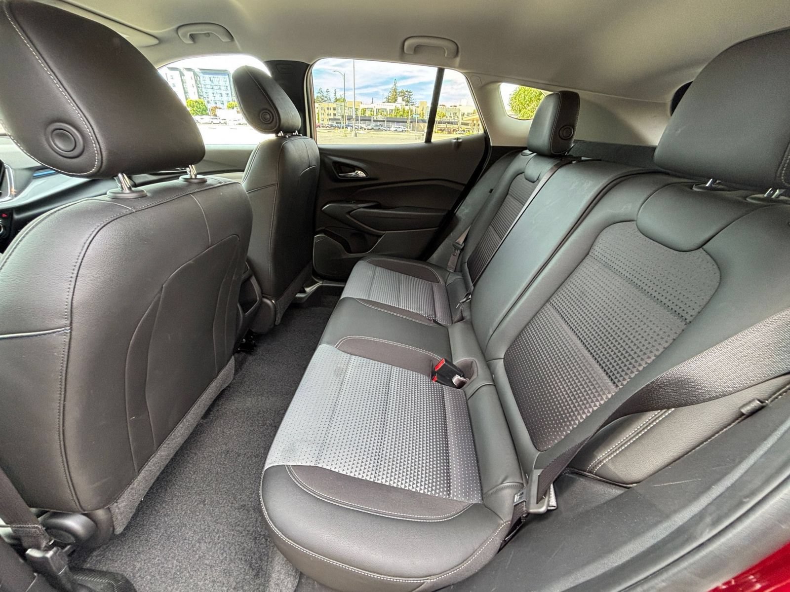 Used 2025 Chevrolet Trax LT w/ LT Convenience Package FWD image 24