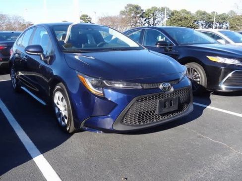 Used 2021 Toyota Corolla LE image 3
