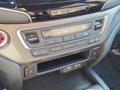 Certified 2022 Honda Pilot Sport image 15