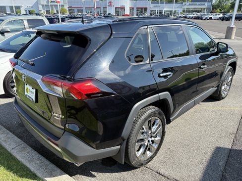 Used 2020 Toyota RAV4 Limited AWD/4WD image 6