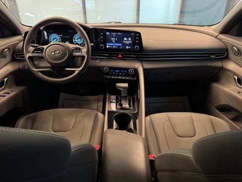 Used 2021 Hyundai Elantra SEL w/ Convenience Package FWD image 9