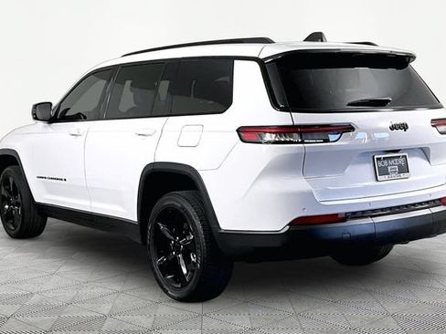 Used 2023 Jeep Grand Cherokee L Laredo RWD image 4