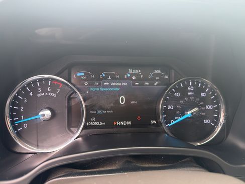 Used 2018 Ford Expedition XLT w/ Equipment Group 202A RWD image 9