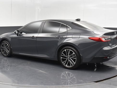 Used 2025 Toyota Camry XLE AWD/4WD image 17