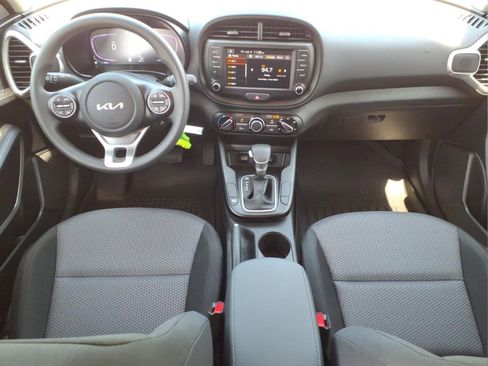 Used 2025 Kia Soul LX w/ LX Technology Package FWD image 9