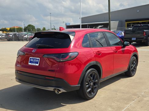 Used 2023 Honda HR-V Sport image 3