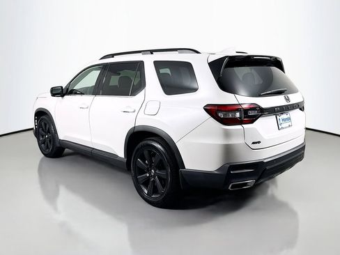 Used 2023 Honda Pilot Touring image 5