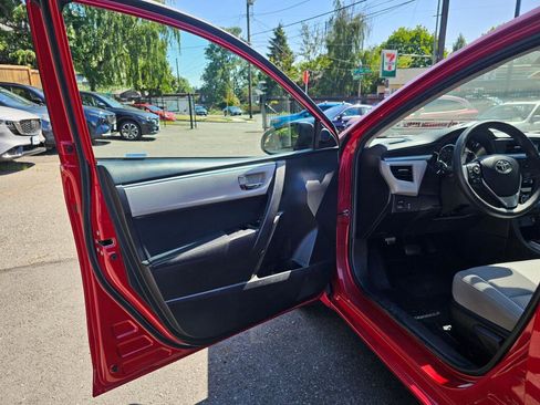 Used 2014 Toyota Corolla LE FWD image 19