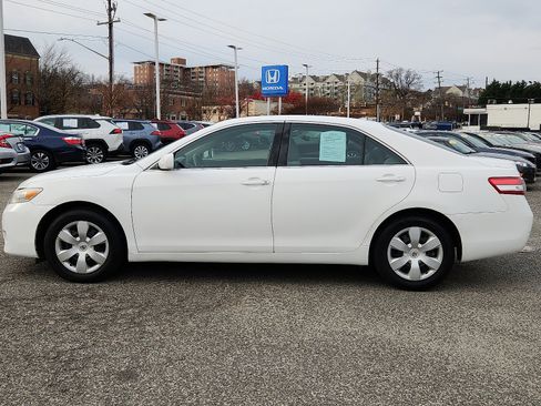Used 2011 Toyota Camry LE image 7