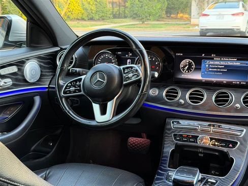 Used 2019 Mercedes-Benz E 300 4MATIC image 30