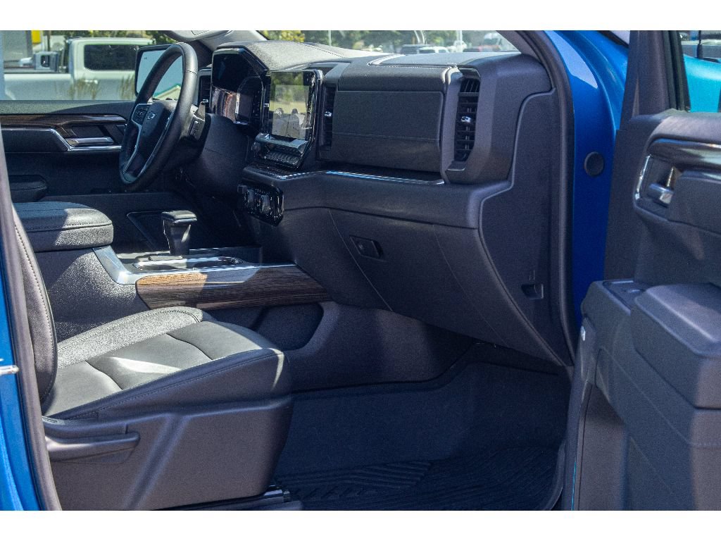 Used 2024 Chevrolet Silverado 1500 LT Trail Boss w/ LT Trail Boss Premium Package AWD/4WD image 10