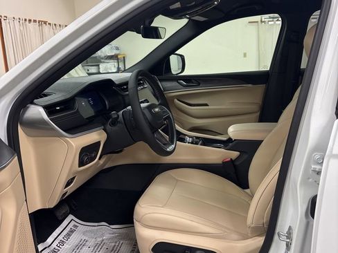 New 2025 Jeep Grand Cherokee L Limited image 9