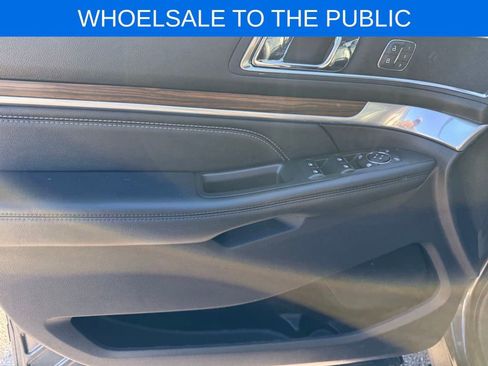 Used 2019 Ford Explorer Limited w/ Class III Trailer Tow Package image 10