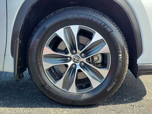 Used 2026 Toyota Highlander XLE AWD/4WD image 5