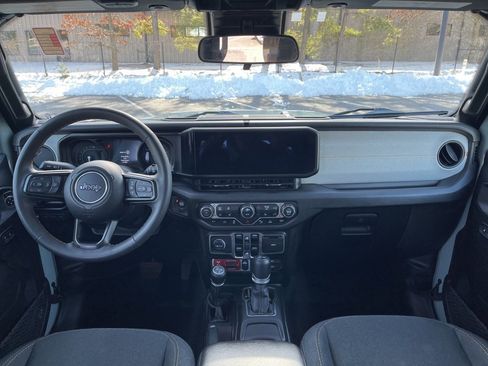 Used 2024 Jeep Wrangler Unlimited image 8