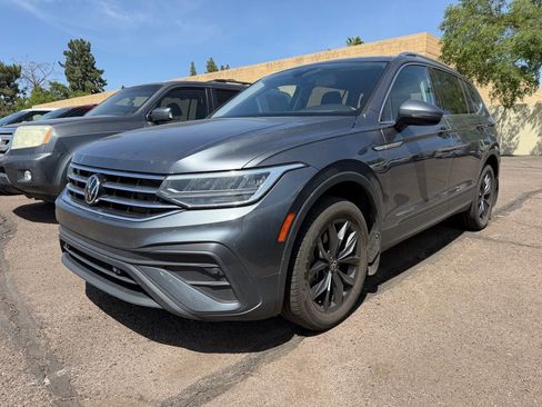 Used 2023 Volkswagen Tiguan SE FWD image 2