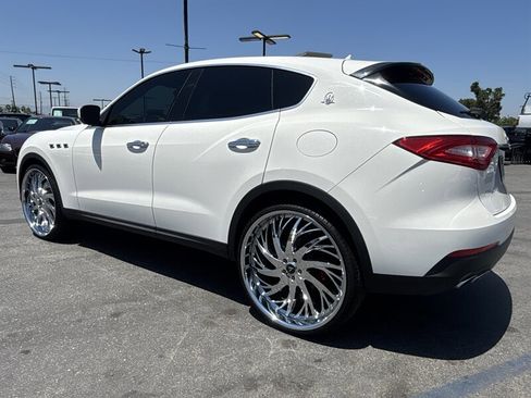 Used 2017 Maserati Levante AWD/4WD image 6