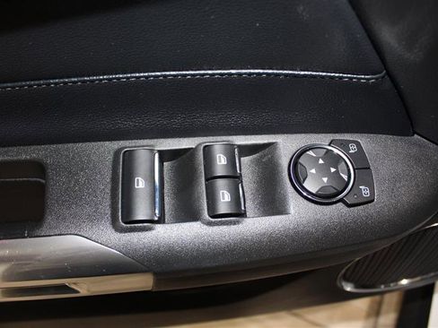 Used 2018 Ford Mustang Premium image 22