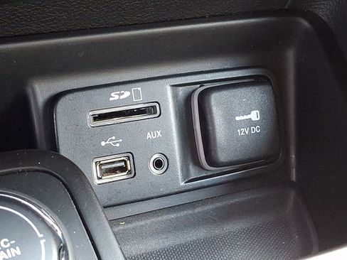 Used 2018 Jeep Cherokee Limited AWD/4WD image 26
