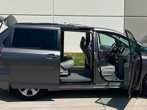 Used 2013 Toyota Sienna LE FWD image 14