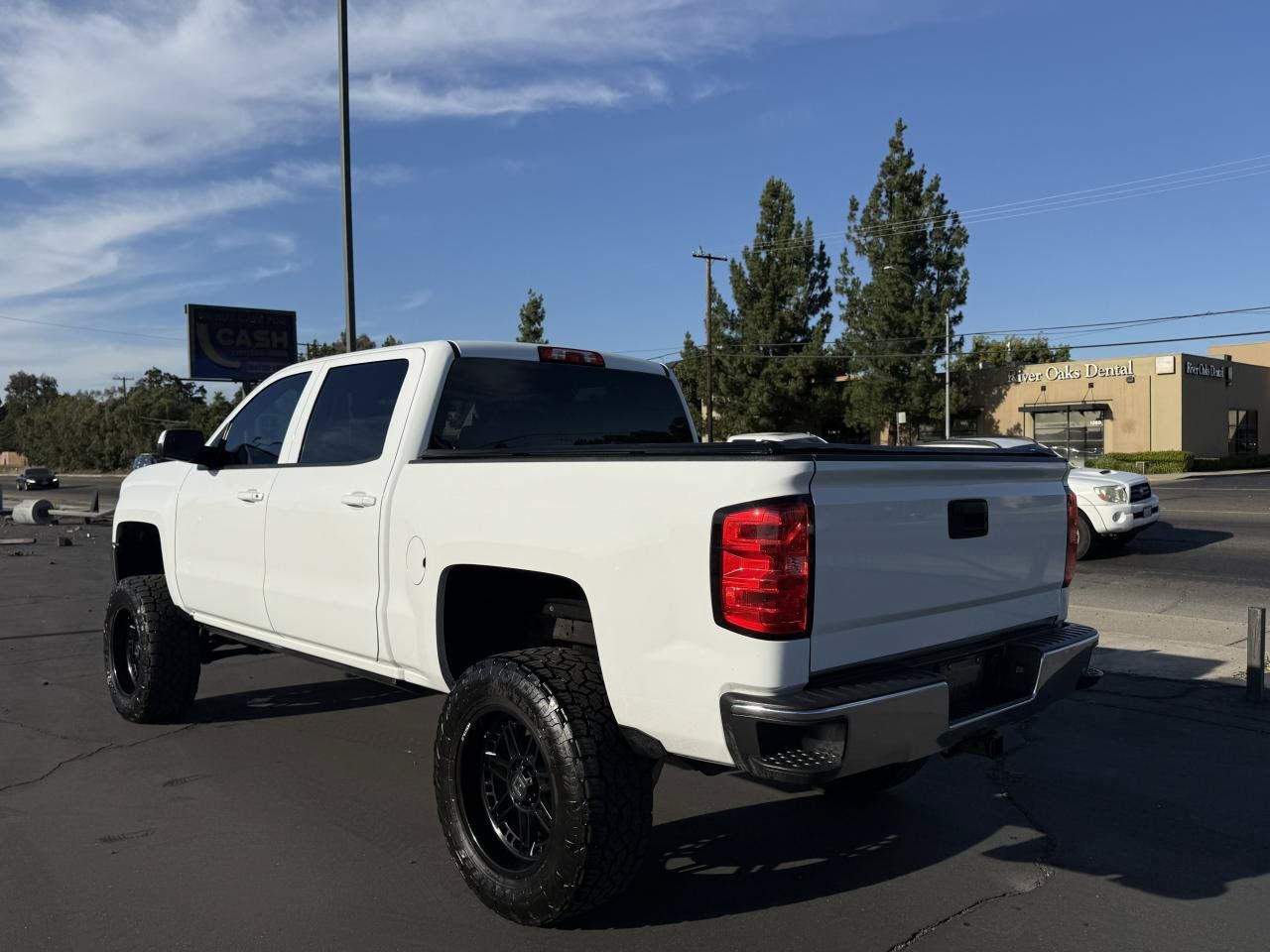 Used 2018 Chevrolet Silverado 1500 LT w/ LT Eassist Package AWD/4WD image 7
