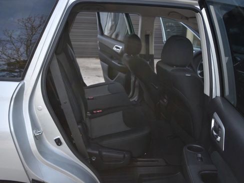 Used 2017 Nissan Pathfinder S image 42