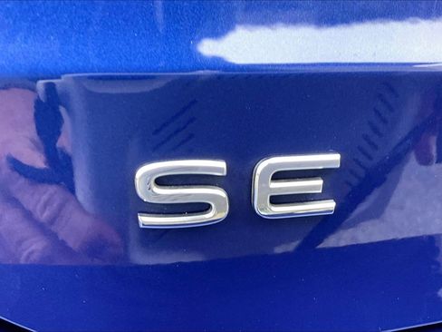 Certified 2022 Volkswagen Taos SE w/ Driver Assistance Package image 23