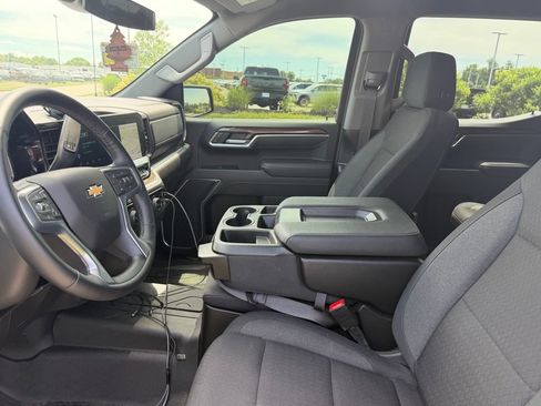 Used 2025 Chevrolet Silverado 1500 LT AWD/4WD image 5