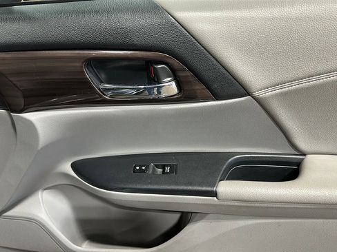 Used 2016 Honda Accord EX-L image 11